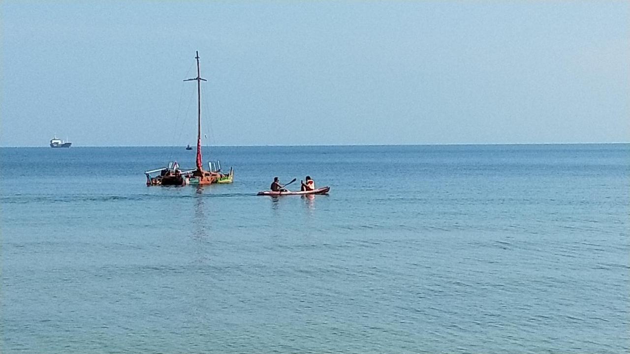 Omah Laut Bondo Jepara - By The Beach, Direct View Of The Sea, Great Base For Water Sports Margokerto المظهر الخارجي الصورة