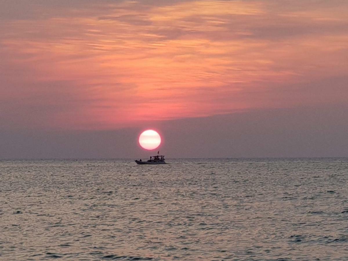 Omah Laut Bondo Jepara - By The Beach, Direct View Of The Sea, Great Base For Water Sports Margokerto المظهر الخارجي الصورة